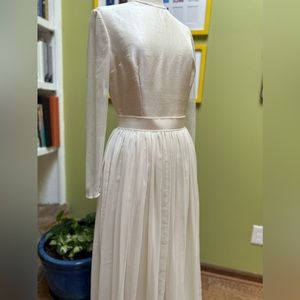 Vintage Cream Wedding Dress with Detachable Skirt and Veil with Bow